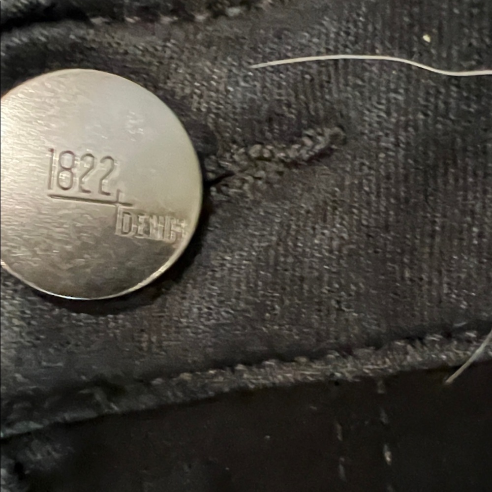 1822 Denim Women's Classic Black Cropped Jeans - Picture 3 of 8